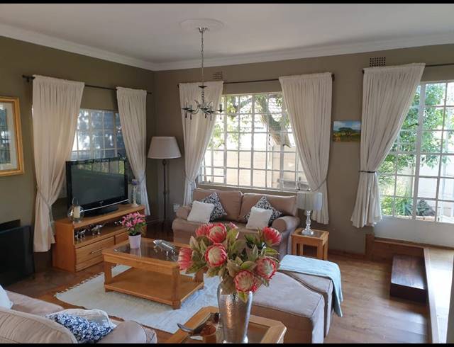 3 BEDROOM FREEHOLD RENTED IN RANDPARK RIDGE